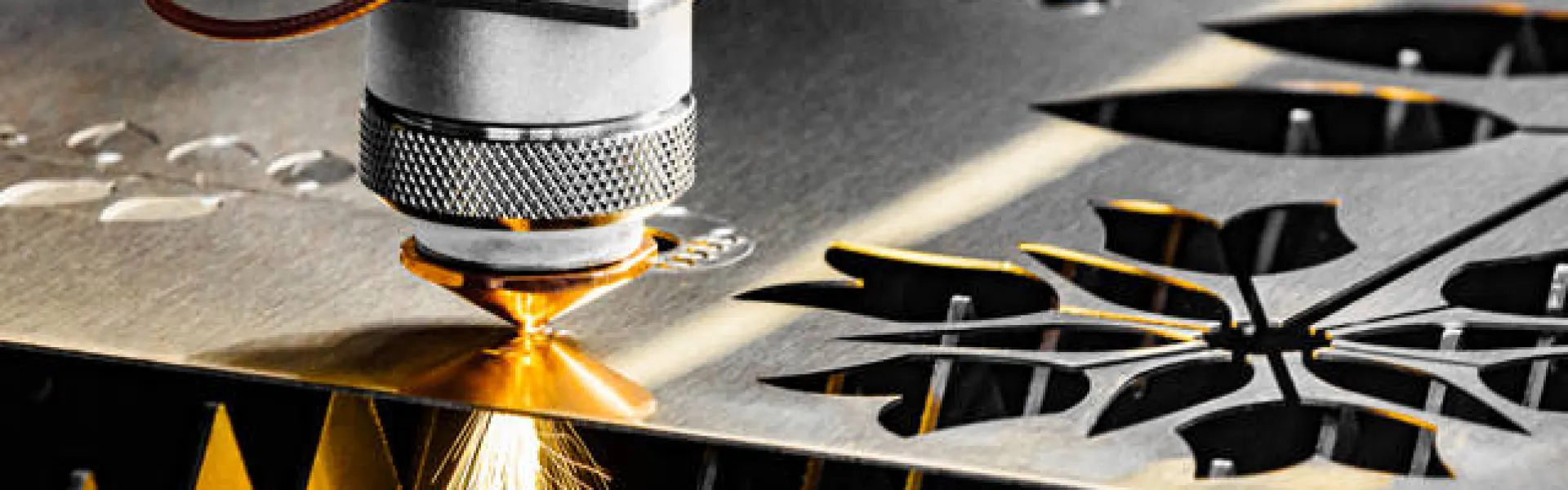 Pour la découpe laser : choisissez la gamme de gaz LASAL™ d’Air Liquide