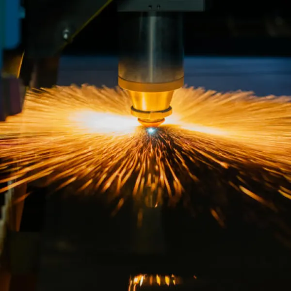 Pour les lasers CO2 : choisissez la gamme de gaz LASAL™ d’Air Liquide